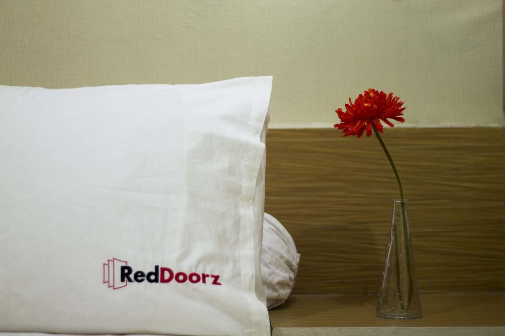Hotel Reddoorz @ Tebet Asem Baris Jakarta Exterior foto