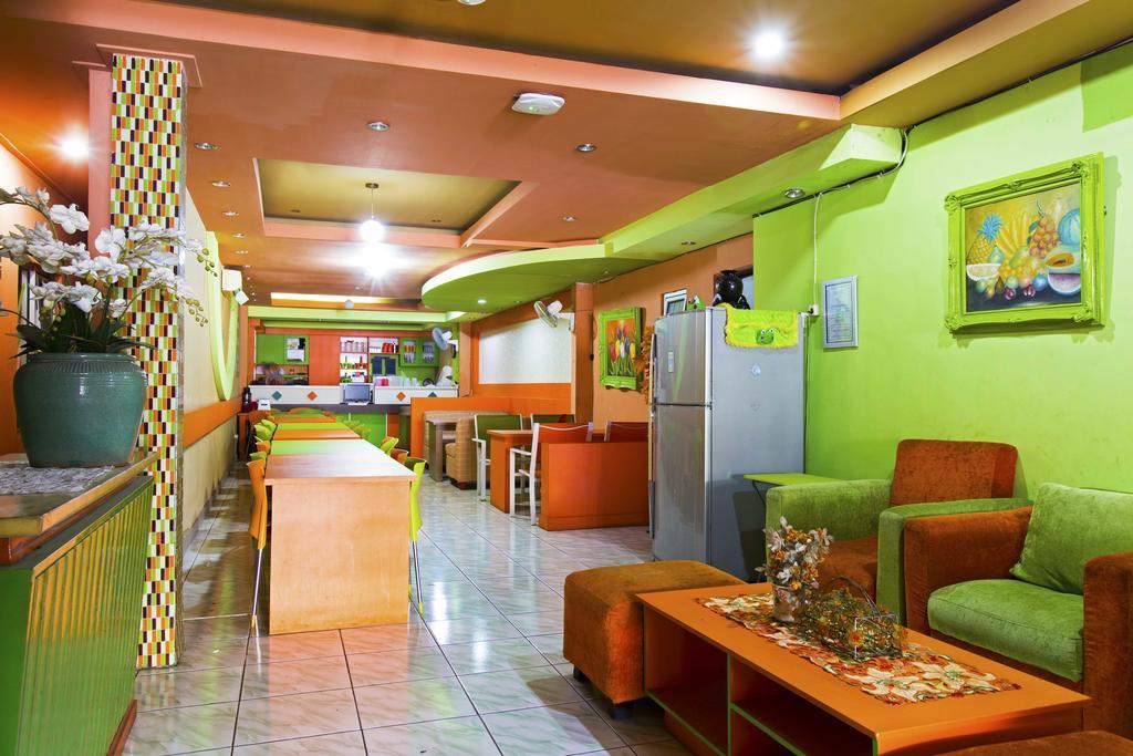 Hotel Reddoorz @ Tebet Asem Baris Jakarta Exterior foto