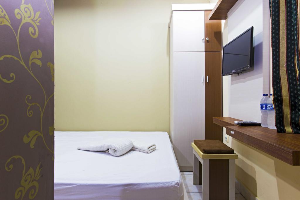 Hotel Reddoorz @ Tebet Asem Baris Jakarta Exterior foto
