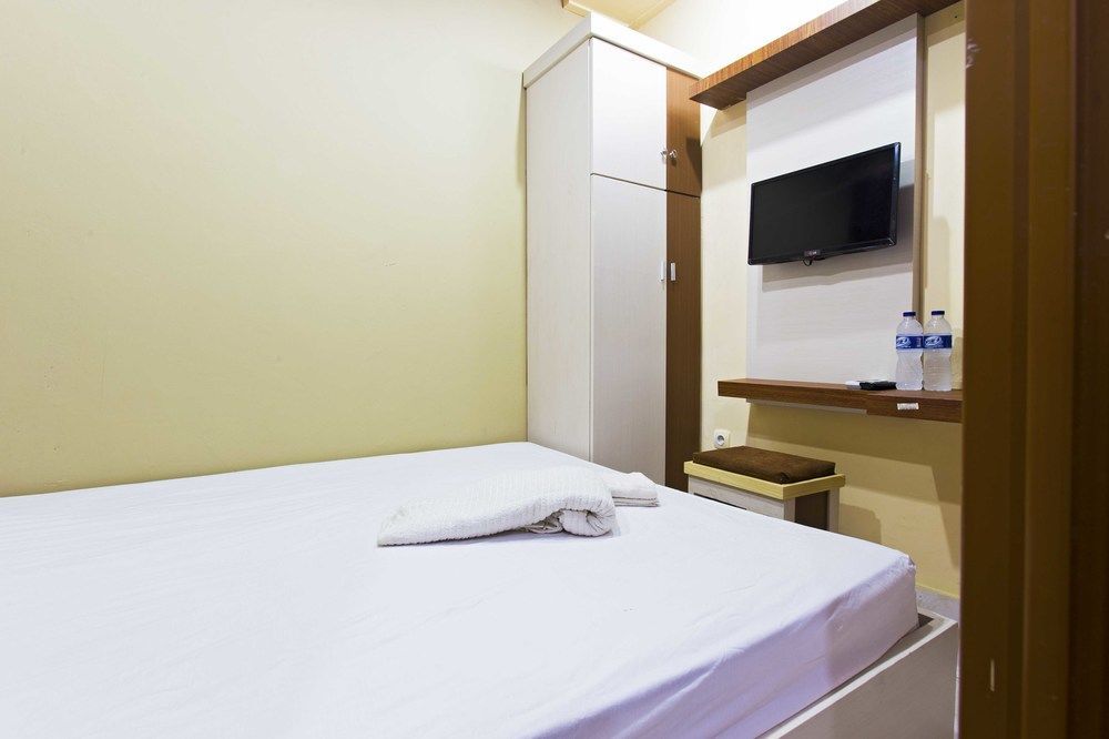 Hotel Reddoorz @ Tebet Asem Baris Jakarta Exterior foto
