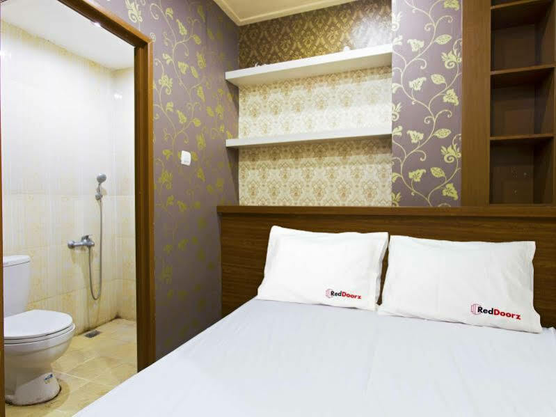 Hotel Reddoorz @ Tebet Asem Baris Jakarta Exterior foto